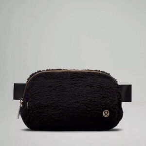 NEW NWT Lululemon Black and Gold Fleece Crossbody Everywhere Belt Bag Sherpa